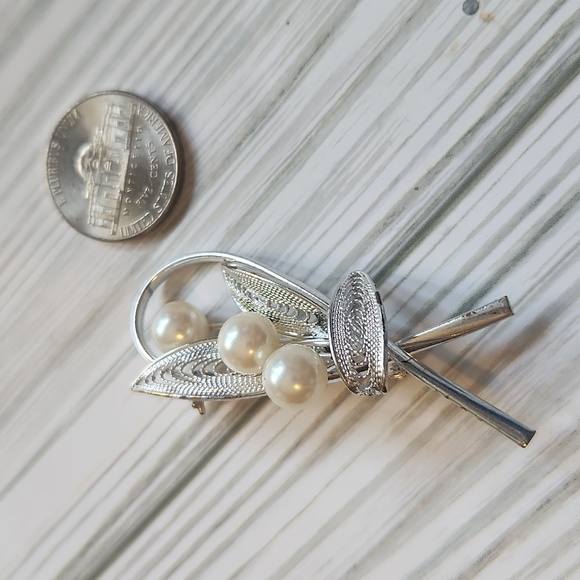 Faux Pearl Bracelet and Brooch Combo - Picture 2 of 4